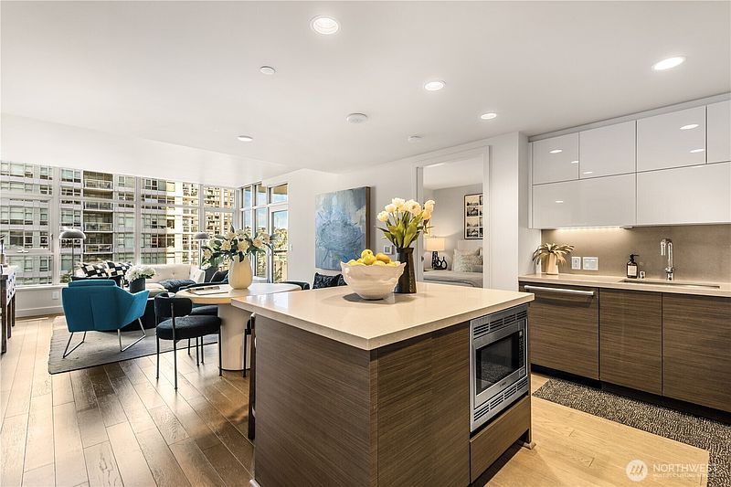 5th image of 588 Bell Street #1201S