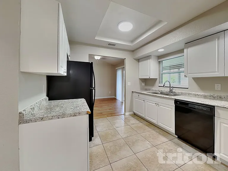 20336 Peachland Blvd — Photo 5