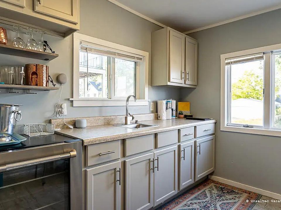 Kitchenette/Bar Area