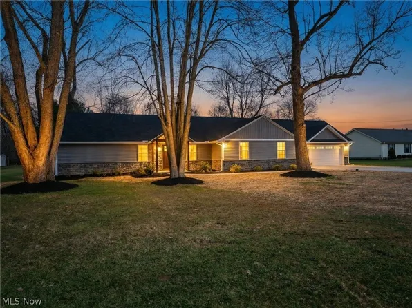 16243 Roselawn Dr, Burton, OH 44021