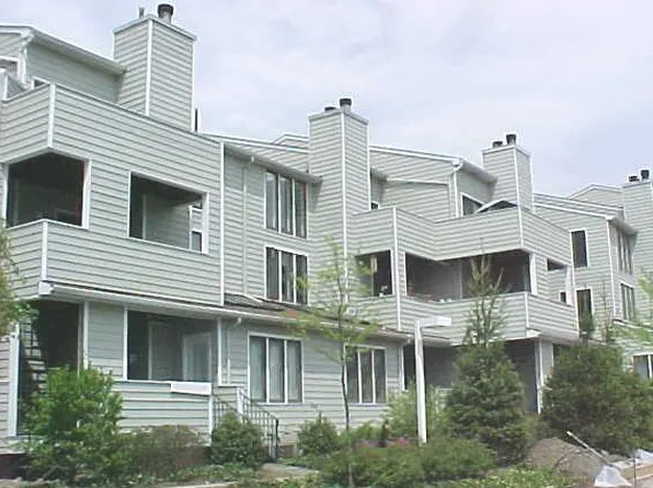 748 Mainsail Lane image 1 of 11