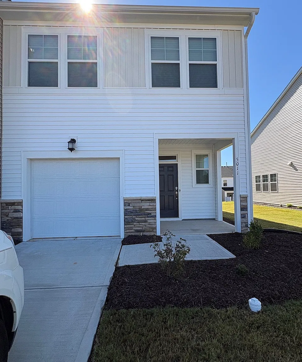 3 bed, 2.5 bath, 1792 sqft, $2,150 — Photo 1