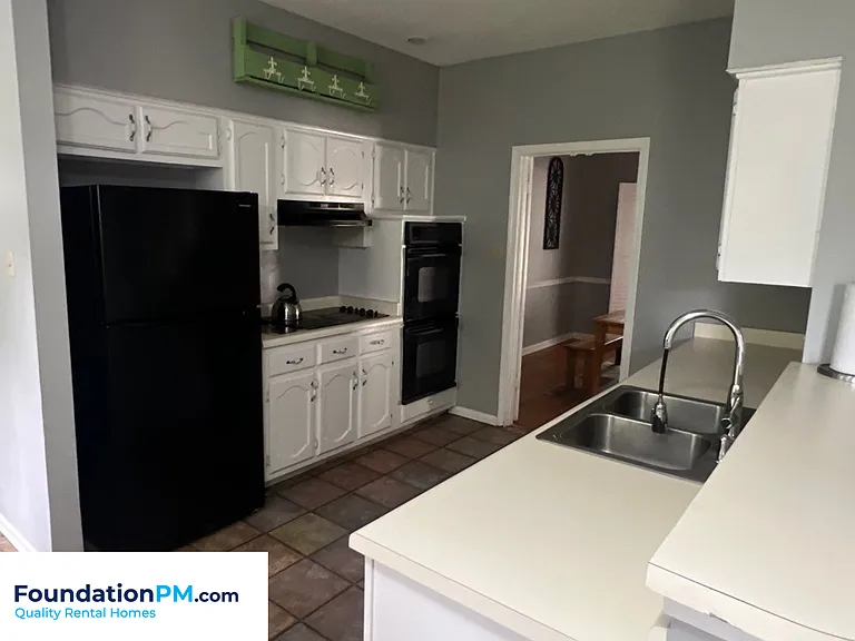 8215 Timber Creek Dr — Photo 3