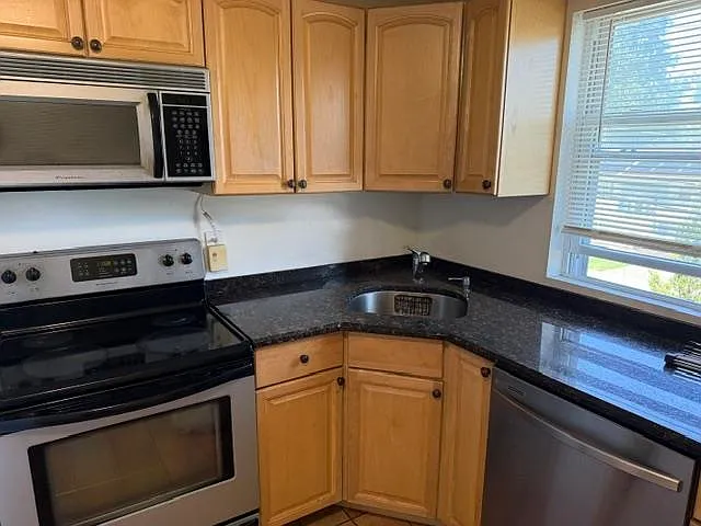 236 Franklin St #2 — Photo 3