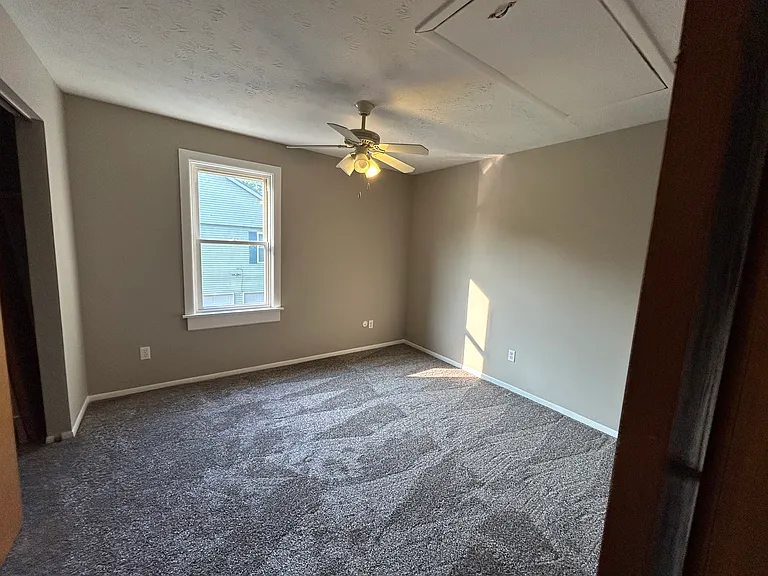 338 N Poplar St — Photo 6