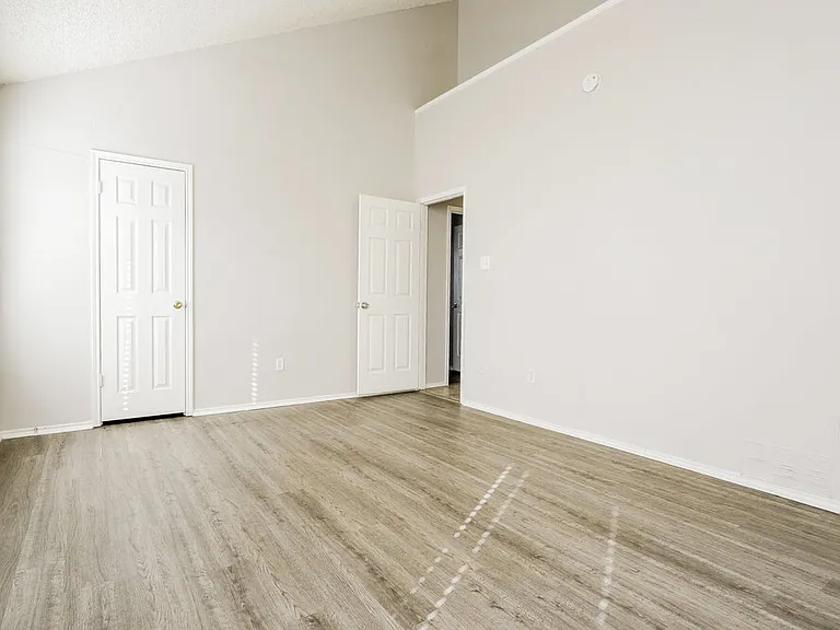 8420 Cloverglen Ln — Photo 10