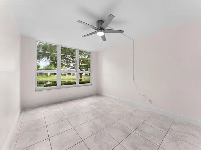 4240 Oaks Ter — Photo 6