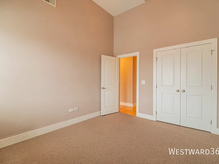 3433 S Indiana Ave #301 — Photo 7