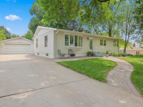 2570 Avon St N, Roseville, MN 55113