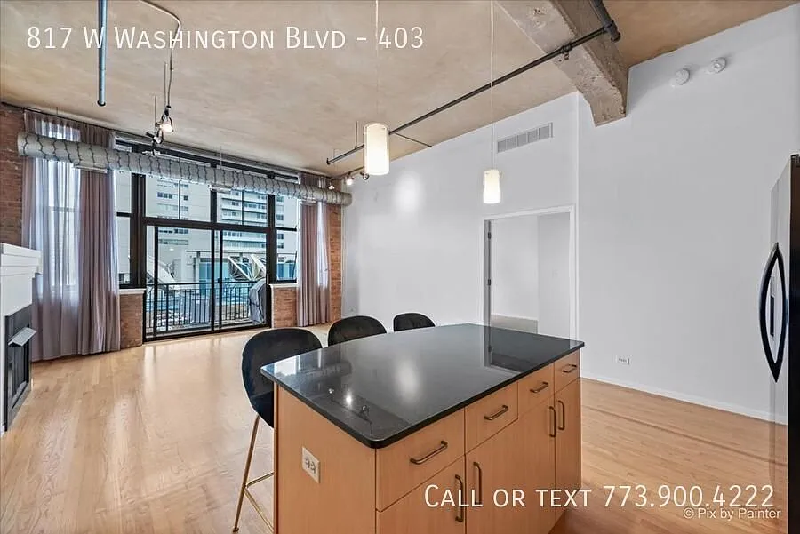 West Loop 2 Bed In Ideal Location - Parking Included! — Photo 4