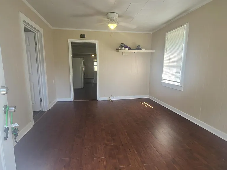 1032 N Railroad Ave — Photo 5