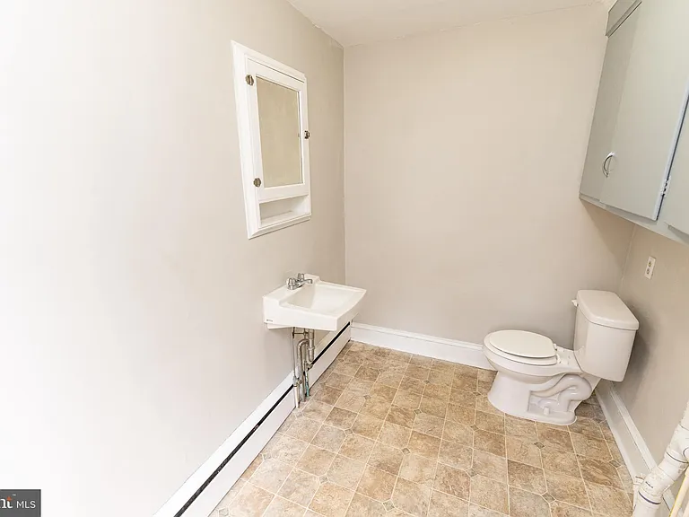 1109 N Division St — Photo 26