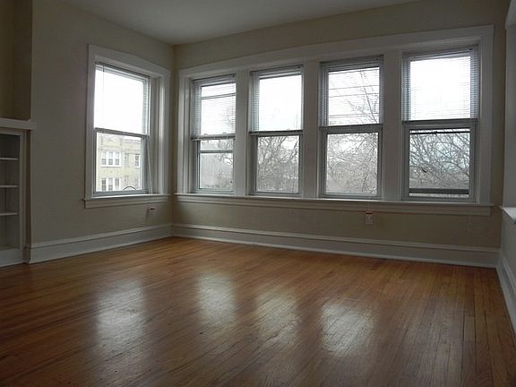 2nd image of 3023 W Leland Ave