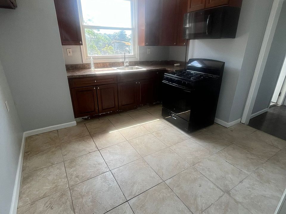 1st image of 192 S 11th St Floor 3