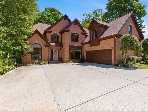 8575 Anchor On Lanier Ct, Gainesville, GA 30506