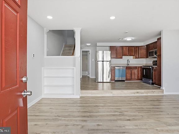 4th image of 74 N Bedford St #74B