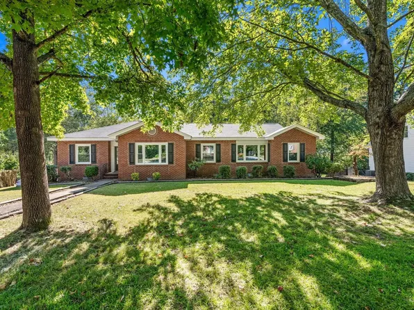 4 Elizabeth Dr, Greenville, SC 29615