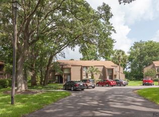 10 Surrey Ct, Palm Coast, FL 32137