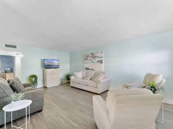 3322 CYNTHIA Lane #102, Lake Worth Beach, FL 33461