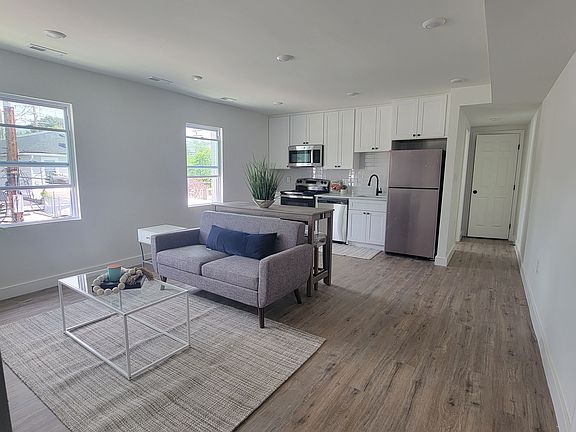 2nd image of 324 61st St NE #7