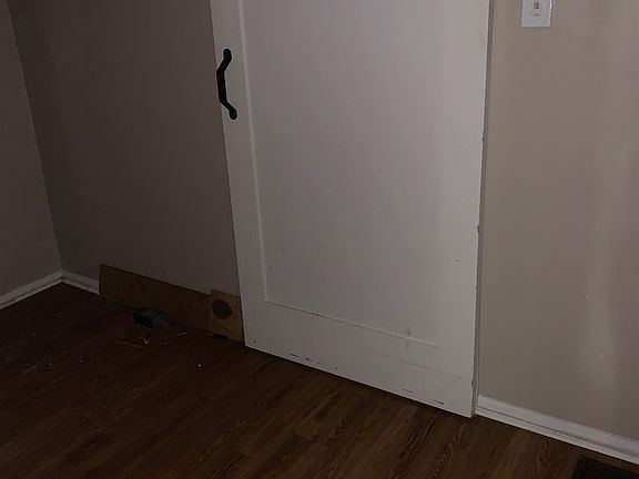 4th image of 2056 Foster Ln