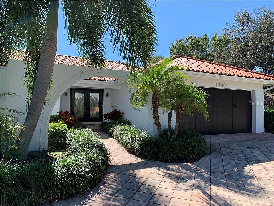 1st image of 1490 73rd Cir NE