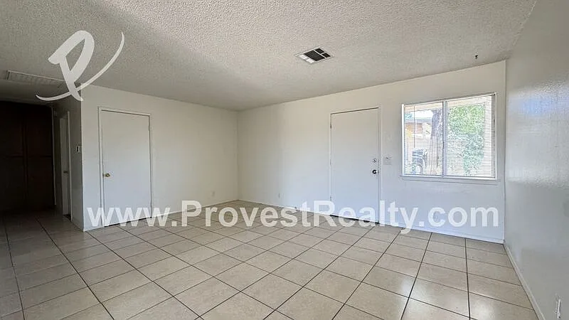 2 bed, 1.0 bath, 924 sqft, $1,350 — Photo 4