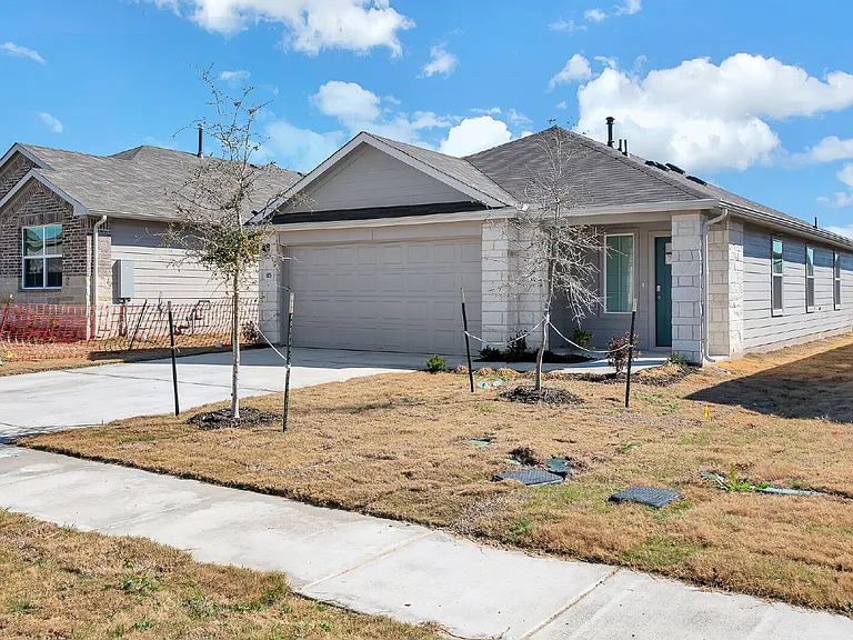 585 Apache Plum Dr — Photo 2