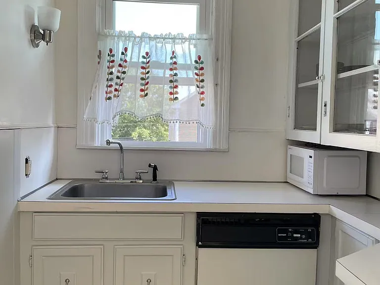 87 E Manning St #2 — Photo 8