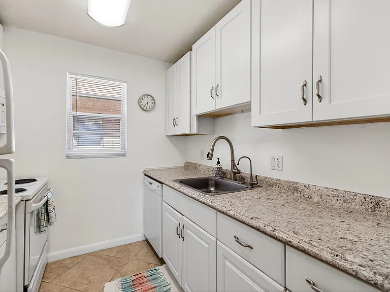 600 SW 2nd Ave #240 — Photo 5