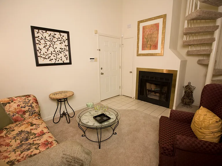 Riverview Villa Apartments — Photo 10