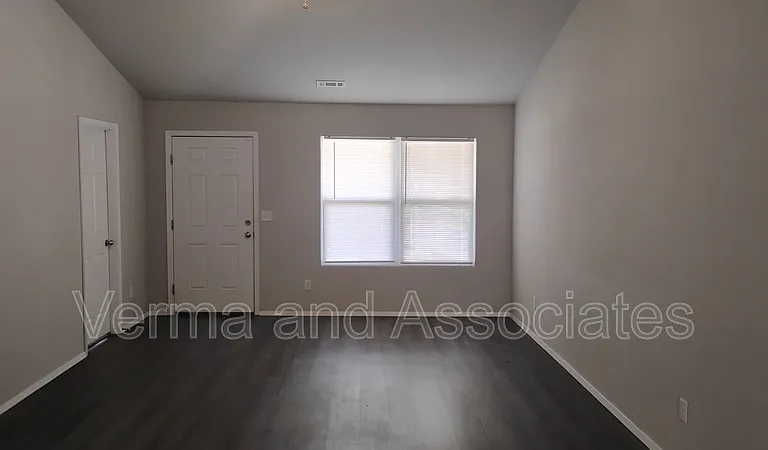 1701 Forest Dr — Photo 8