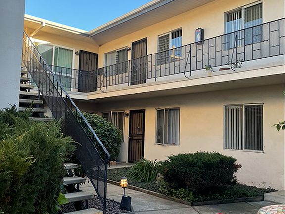 4th image of 3535 Collier Ave APT 13