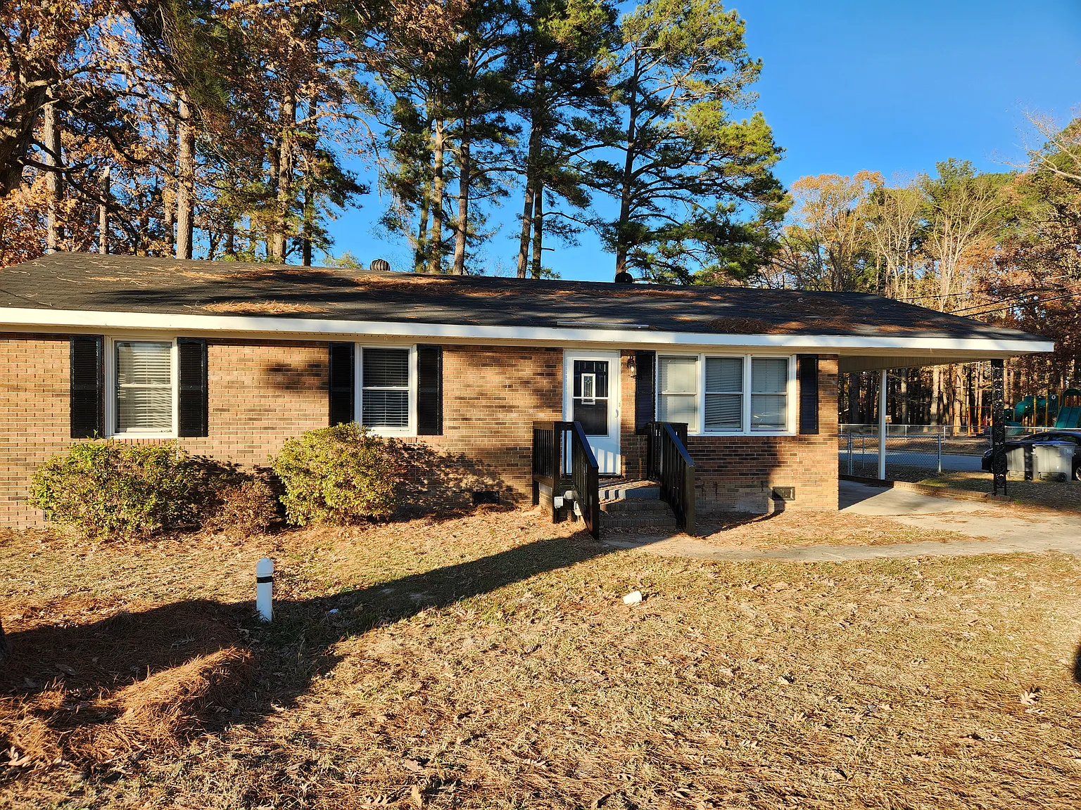 3 bed, 1320 sqft, $1,350 — Photo 1