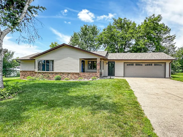 215 N Elm St, Zearing, IA 50278