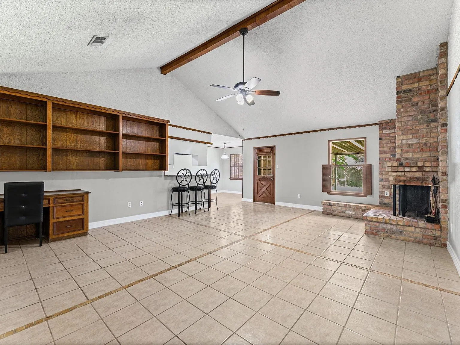 4 bed, 2.0 bath, 3100 sqft, $2,600 — Photo 4