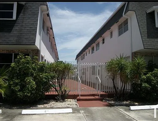 1947 Taylor St — Photo 3