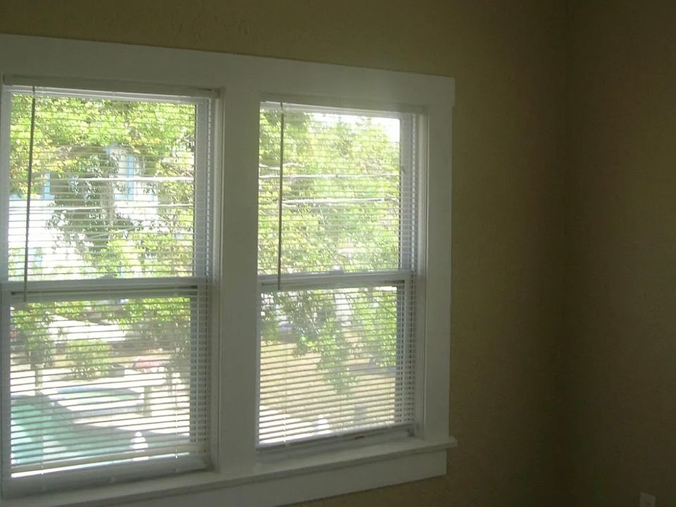 1st image of 305 14th Ave N #3