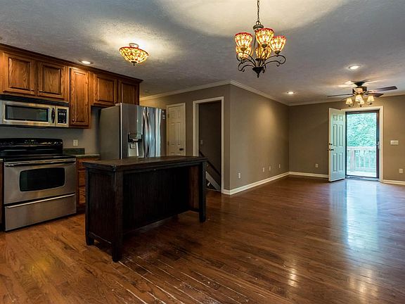 2nd image of 185 Iron Horse Trl