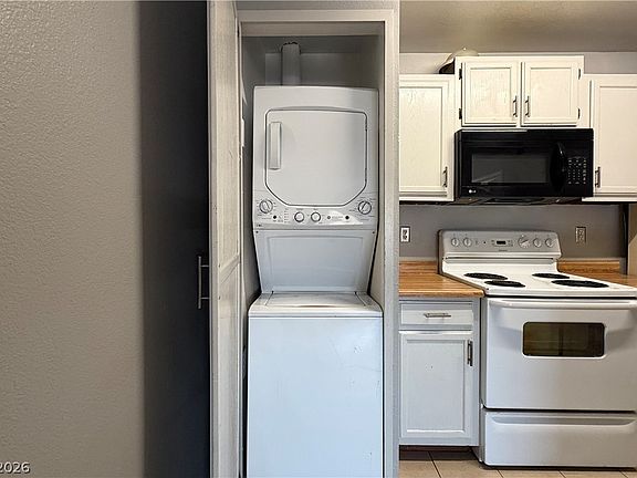 5th image of 1381 E University Ave APT 106