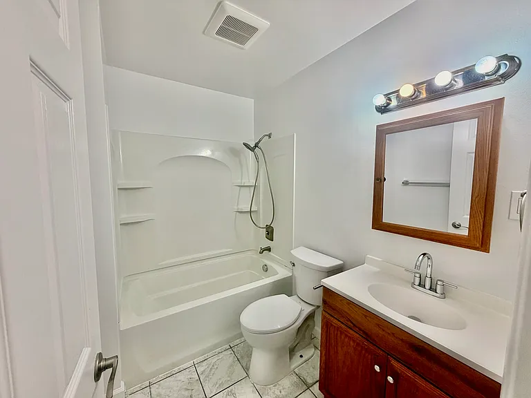 462 Milton Ave — Photo 4