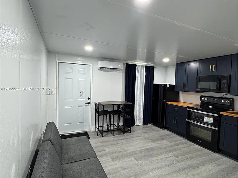 2461 NW 14th St #2 — Photo 7
