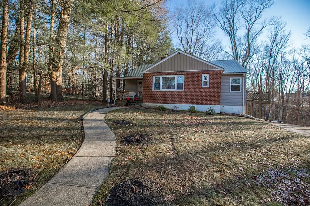 252 W Locust Dr photo 1