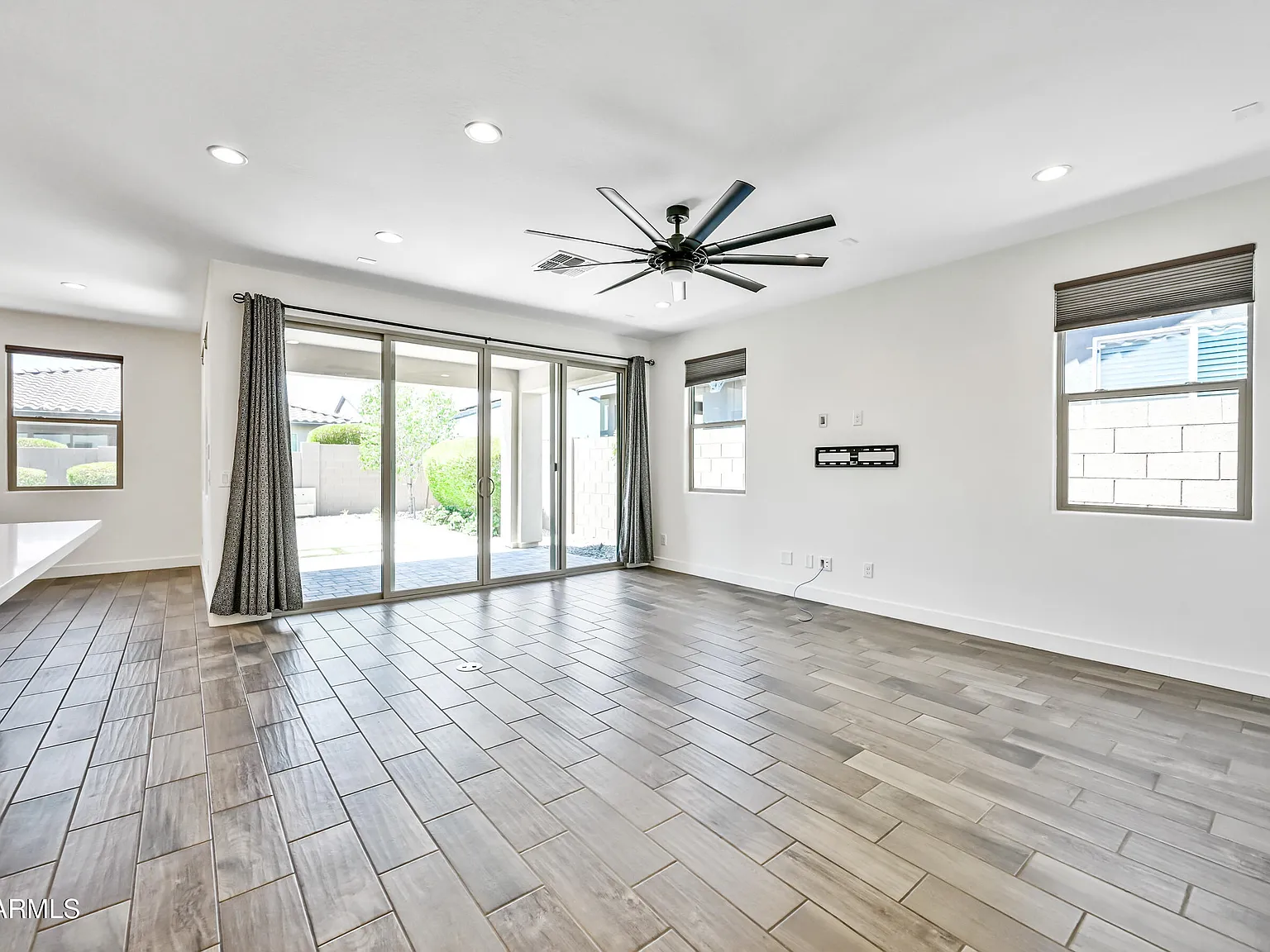 3 bed, 2.0 bath, 1521 sqft, $2,999 — Photo 4