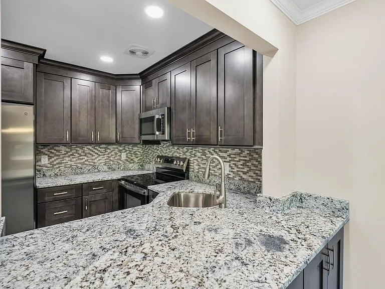 15B Andover Ct — Photo 16