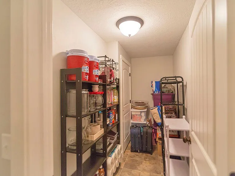 229 E Bridgewater Ln — Photo 15
