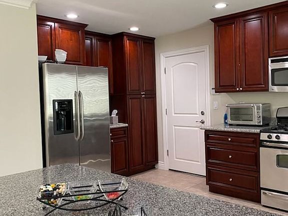 4th image of 430 Olivina Ave