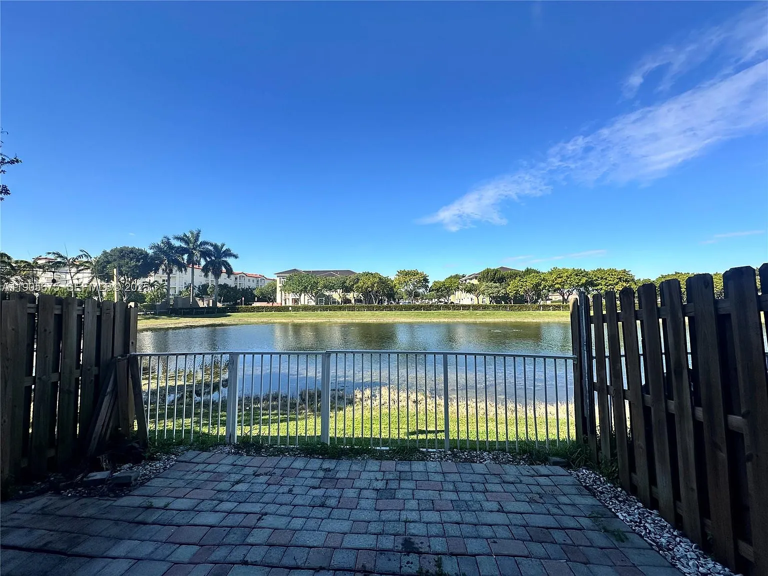 3 bed, 1600 sqft, $3,160 — Photo 2