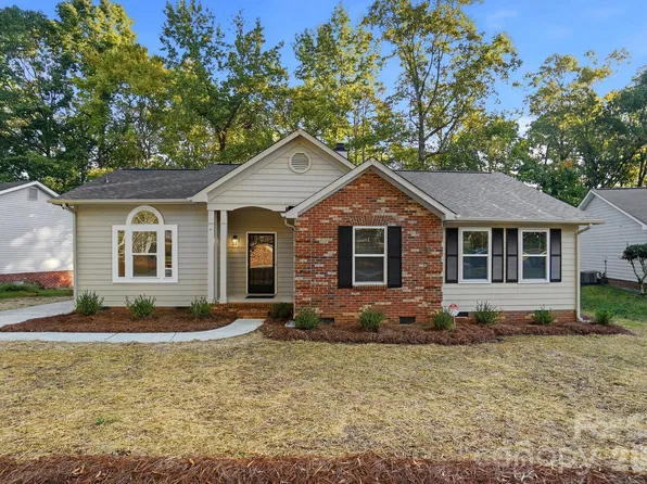 6044 Acadian Woods Dr, Charlotte, NC 28227