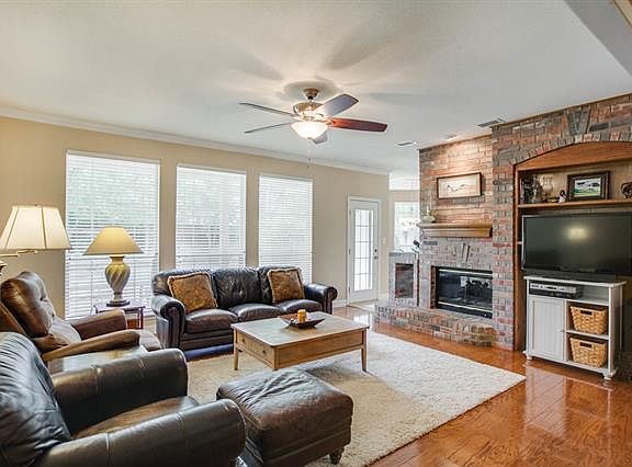 3rd image of 3309 Augusta Dr